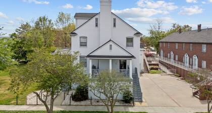 Downtown Riverfront Retreat