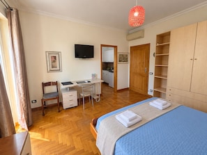Unclassified image, 4 of 45, button - Vivienne's Guest House (Fiano Romano)