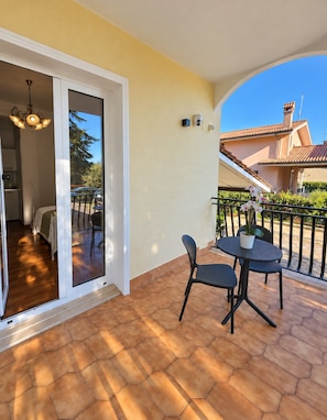 Unclassified image, 2 of 45, button - Vivienne's Guest House (Fiano Romano)