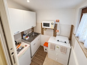 Unclassified image, 3 of 45, button - Vivienne's Guest House (Fiano Romano)