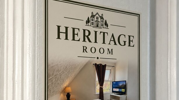 Room - Heritage Room - (Egham Station 1 min walk) (Egham)