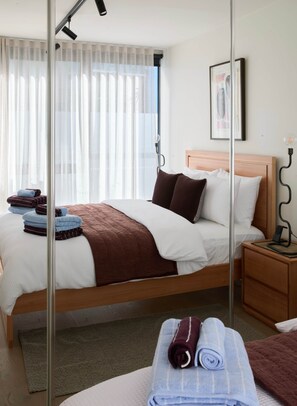 Room - The Wood - In the heart of Collingwood. (Collingwood)