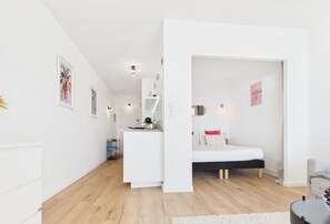 Room - -CORAIL- Studio with ocean view, balcony, and parking in Conca (Concarneau)