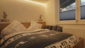 Apartamento, 1 habitación, vistas a la montaña | Tabla de planchar con plancha y wifi gratis