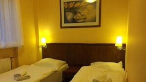 Kamar Quadruple | Meja kerja, setrika/meja setrika, dan Wi-Fi gratis
