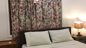 2 chambres, fer et planche à repasser, Wi-Fi, draps fournis