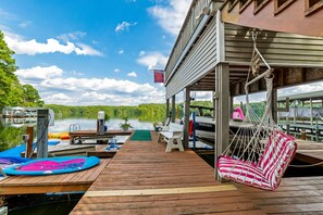 A wooden dock with a hammock, a bench, and a kayak. - Private Beach, Lakefront, Dock, Kayaks, Canoe, Fireplace, Grill (Macon)