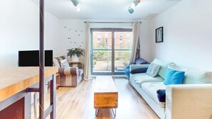 Living area - Vrbo Property (London)