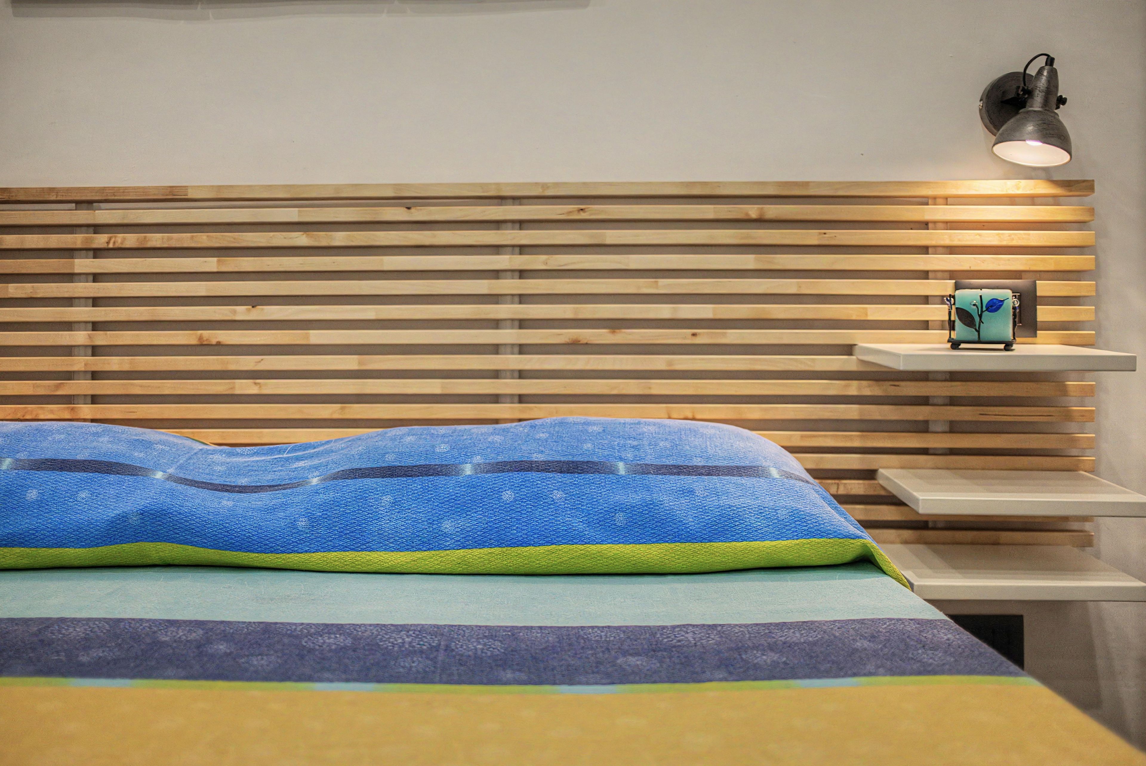 Tabla de planchar con plancha, wifi y ropa de cama 