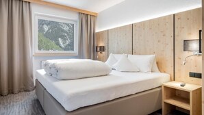 Comfort Apartment, Balcony, Mountain View | In-room safe, free WiFi - Apart SunAlpin (Sölden)