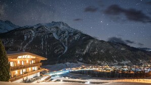 Front of property – evening/night - Apart SunAlpin (Sölden)