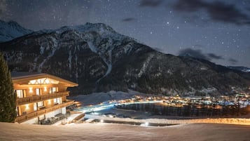 Fachada del alojamiento - Noche