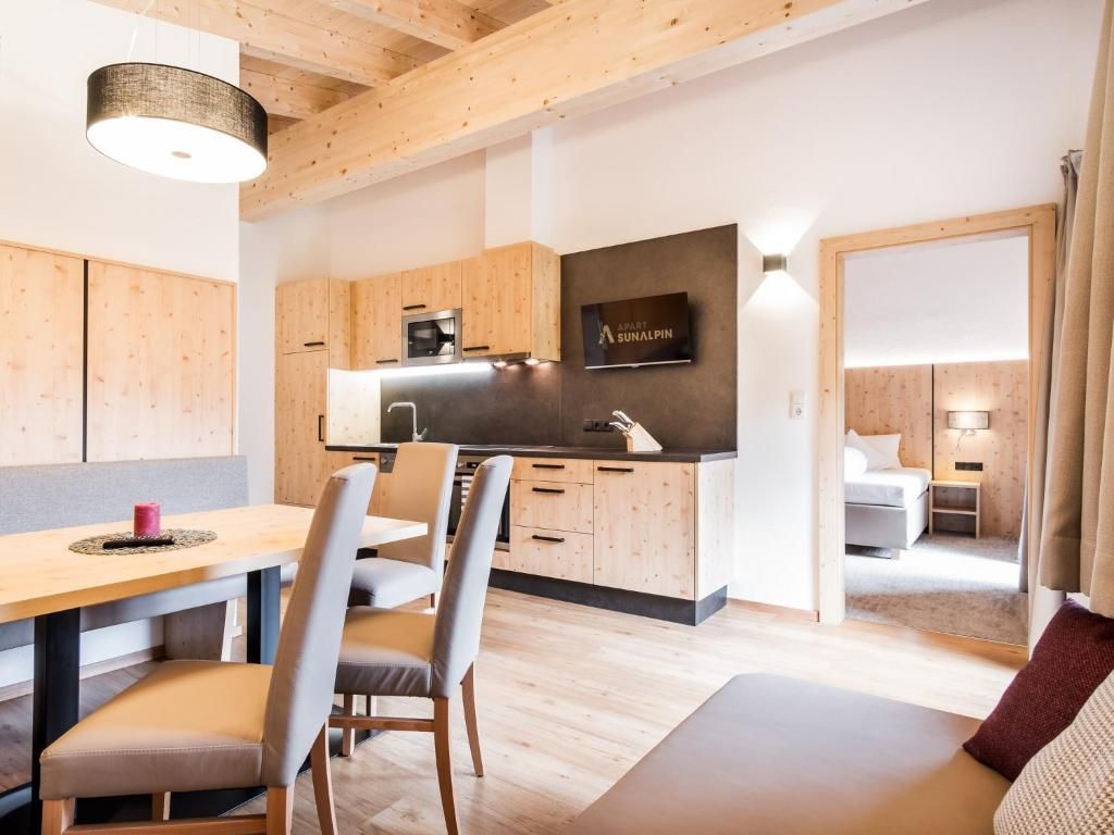Apartamento Confort, balcón, vistas a la montaña | Restauración
