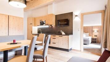 Apartamento Confort, balcón, vistas a la montaña | Restauración