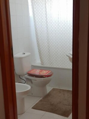 Dortoir Partagé, patio | Salle de bain