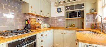 Norfolk’s Historic Gem | Elegant Townhouse Stay