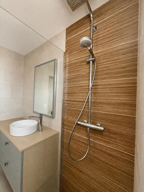 Unclassified image, 3 of 13, button - Vrbo Property (Saint-Lamain)