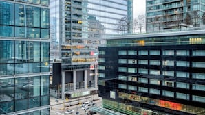 Exterior - Stylish 1Bed Den Unit in the heart of Dt (Toronto)