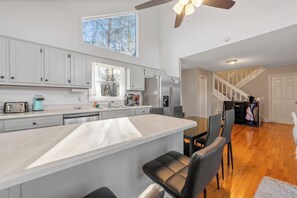 Unclassified image, 5 of 10, button - 3-bedroom house in perfect Ellijay with cool mountain vibes and wildlife (Ellijay)