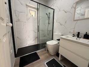 Unclassified image, 5 of 31, button - Vrbo Property (Santarém)