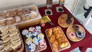 A variety of baked goods and pastries on a table, including croissants, muffins, and donuts. - Room '3 - Villa Fragi' with Mountain View, Wi-Fi and Air Conditioning (Cinisi)