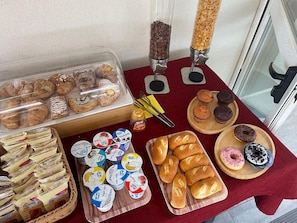A variety of baked goods and pastries on a table, including croissants, muffins, and donuts. - Room '3 - Villa Fragi' with Mountain View, Wi-Fi and Air Conditioning (Cinisi)