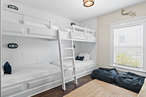A room with a bunk bed, a ladder, a window with blinds, and a rug. - 🌴 Vitamin Sea | 4BR Beach Retreat | Pool + Beach Shuttle 🏖️ (Destin)