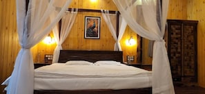 Luxury-Studio, Balkon, Flussblick | Bügeleisen/Bügelbrett, kostenloses WLAN