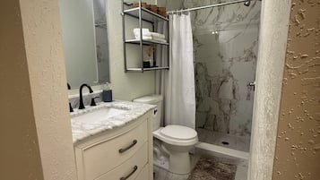 Toallas, jabón, papel de baño