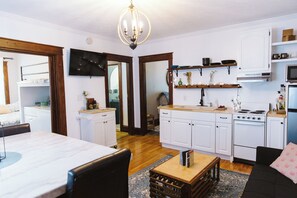 Private kitchen - The Center of it all near Bates, St. Mary’s & CMMC (Lewiston)