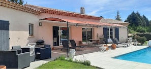 Pool - Bed and Breakfast 'Chambre Modigliani' with Mountain View, Wi-Fi and Air Conditioning (Saumane de Vaucluse)