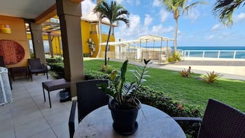 Apartment | Outdoor dining