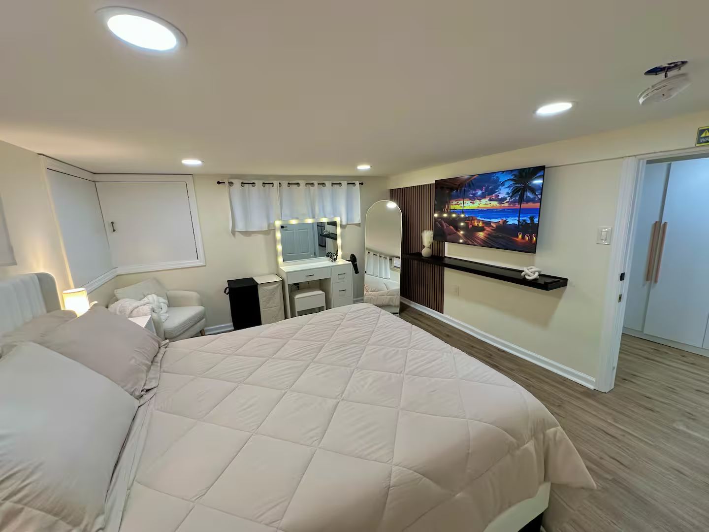 1 habitación, tabla de planchar con plancha, wifi gratis y ropa de cama 