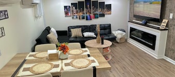 Modern & Cozy Stay in Roselle