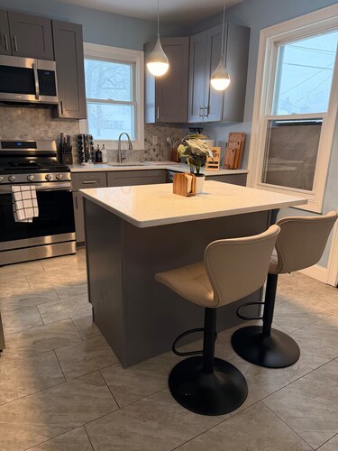Luxury Parkside Retreat - Modern Cozy 1BR Near NYC