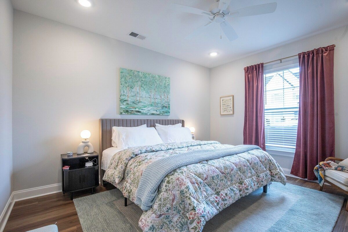 Iron/ironing board, WiFi (free), bed sheets