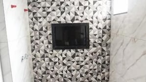 シャワー、タオル、トイレットペーパー