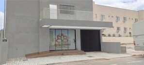 المنشأة من الخارج