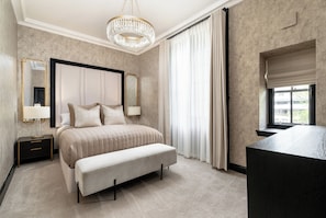 Room - The Onyx Residence (Edinburgh)