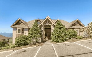 Exterior - Luxury 2 Bedroom Condo with Long Range Views on Sugar Mountain (Sugar Mountain)