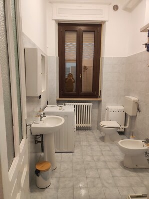 Bathroom - 5 MINUTES FROM THE STATION AND DOWNTOWN (Alessandria)