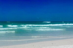 A beach with clear blue water and a sandy shore. - Renovated + New Furniture, Bayfront Resort Class Amenities, Walk to Siesta Beach (Siesta Key)