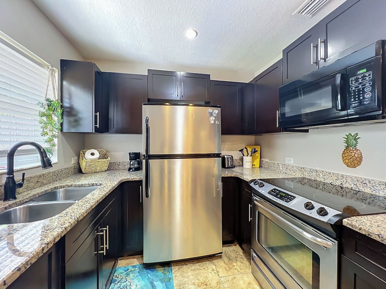 Coffee/tea maker, fridge, microwave, oven