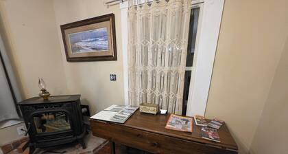 Baxter State Park 2-bedroom house with AC