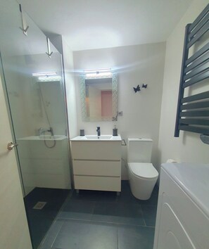 Bathroom - Vrbo Property (Canfranc-Estación)