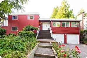 Exterior - South Vancouver Bright & Spacious Home close to UBC (Vancouver)