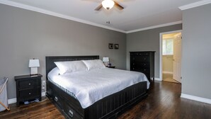 Room - Charming East End Home (Barrie)