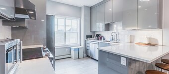 4-bedroom Townhouse With AC Close to downtown