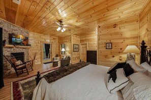 Room - Luxury Cabin: Sleeps 12, hot tub, game room & more (Sevierville)