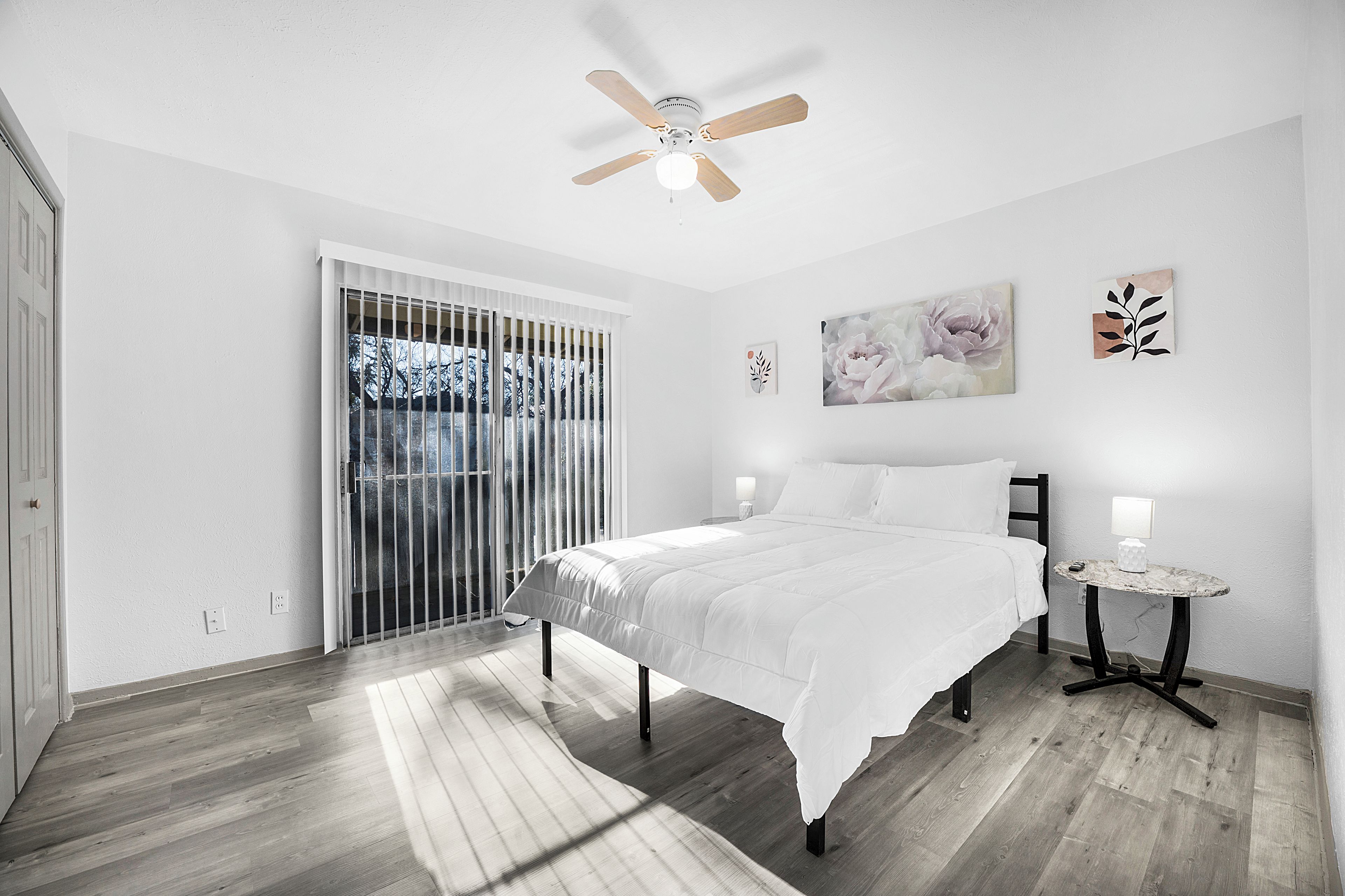 Iron/ironing board, WiFi, bed sheets